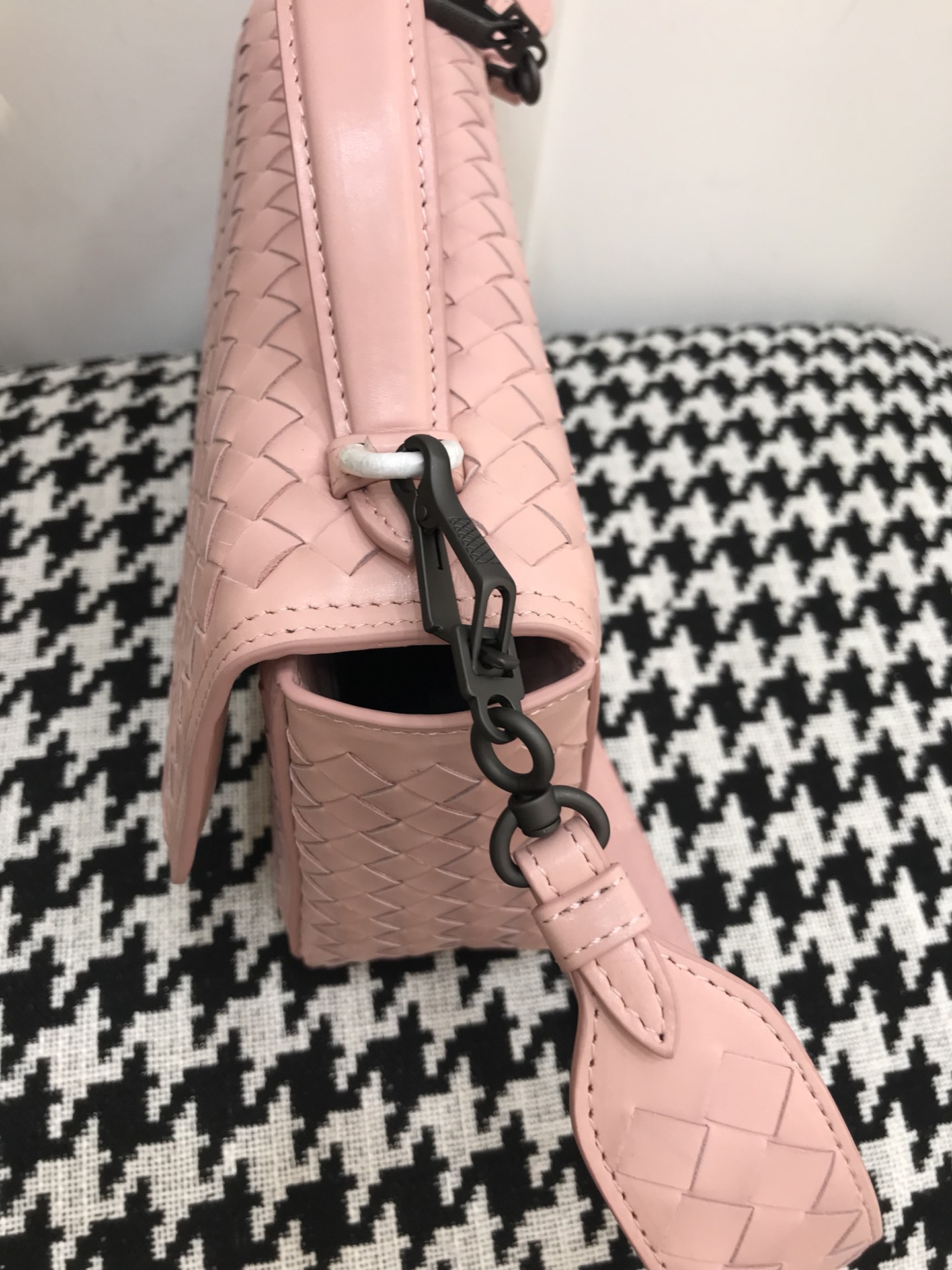 Bottrga Veneta 最新款 Alumna手袋尺寸:23cm*16cm*7cm 顶级原版胎牛皮&内里胎羊皮